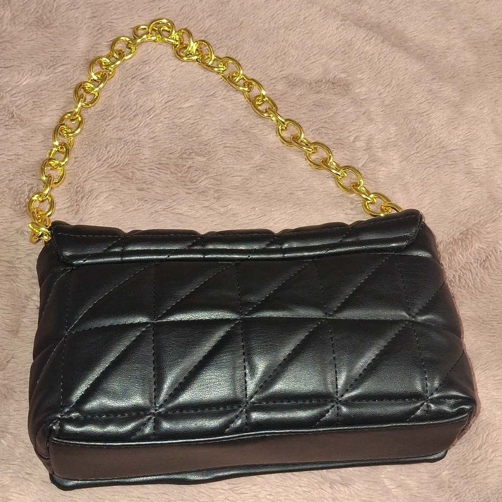 Super Cute /Black Quilted / W Yellow Gold Chain / Bag - Picture 4 of 6